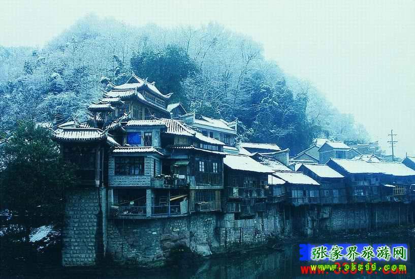 長沙往返A(chǔ)8線：鳳凰古城、梵凈山、德夯苗寨汽車三日游