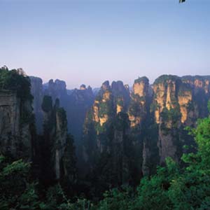 單獨(dú)成團(tuán)N線：張家界、天子山、寶峰湖、猛洞河漂流、鳳凰古城四晚五日湘西全景游